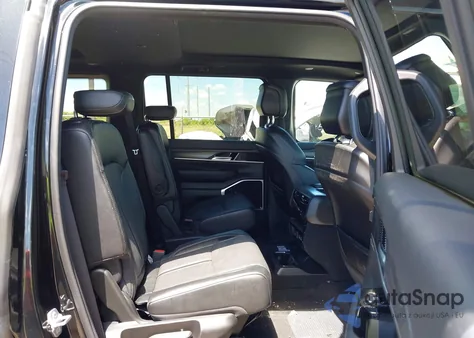 2023 Jeep Wagoneer Series Iii 4X4 z USA, uszkodzony, nr VIN 1C4SJVDP1PS513010